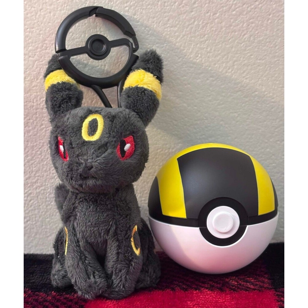 2024 Umbreon Adventure Partners Pokemon Plush Keychain with Ultra Ball